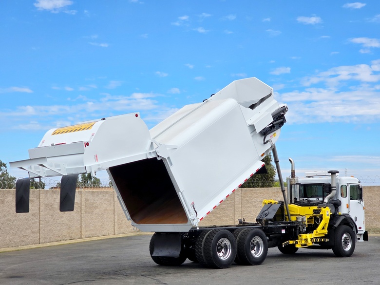 2018 Peterbilt 520 DaDee Scorpion 36 Yard ASL Garbage Truck