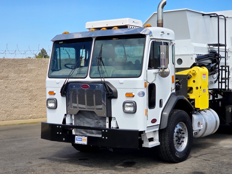 2018 Peterbilt 520 DaDee Scorpion 36 Yard ASL Garbage Truck