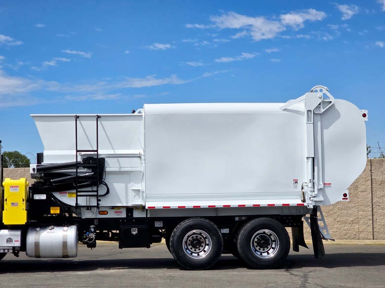 2018 Peterbilt 520 DaDee Scorpion 36 Yard ASL Garbage Truck