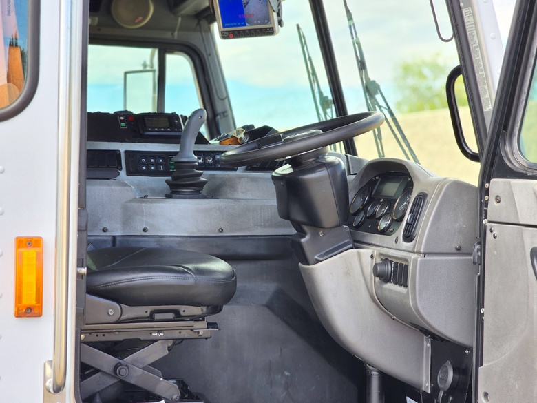 2018 Peterbilt 520 DaDee Scorpion 36 Yard ASL Garbage Truck