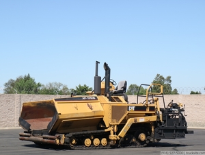2002 Caterpillar AP-1050B Track Asphalt Paver