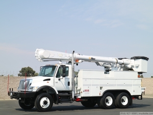 2006 International 7400 Altec AM55 Overcenter Bucket Truck