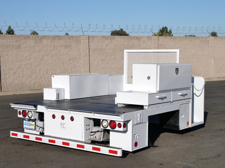 9' Knapheide WLD-109.75 Flatbed/Welders Body