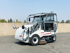 2008 Elgin Pelican 3 Wheel Broom Street Sweeper