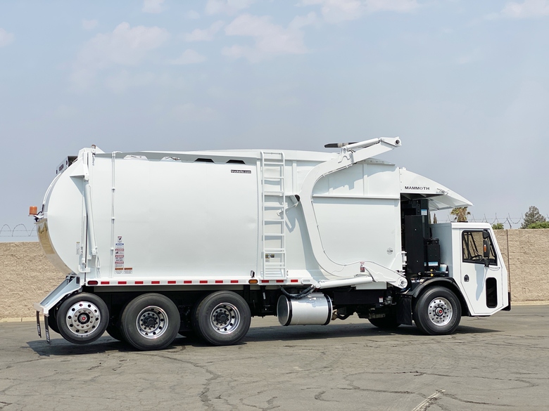 2011 CCC LET New Way Mammoth 40YD Front Load Garbage Truck