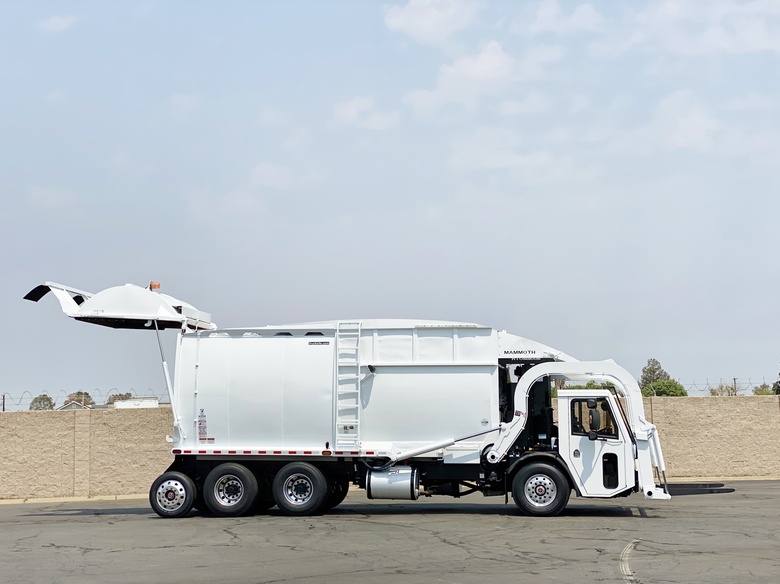 2011 CCC LET New Way Mammoth 40YD Front Load Garbage Truck