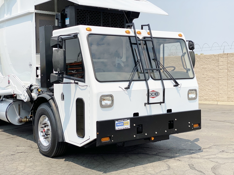 2011 CCC LET New Way Mammoth 40YD Front Load Garbage Truck