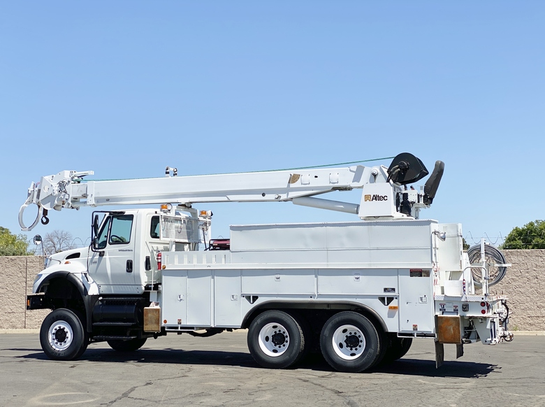 2007 International 7600 6x6 Altec D3060ATR Pole Setter Truck