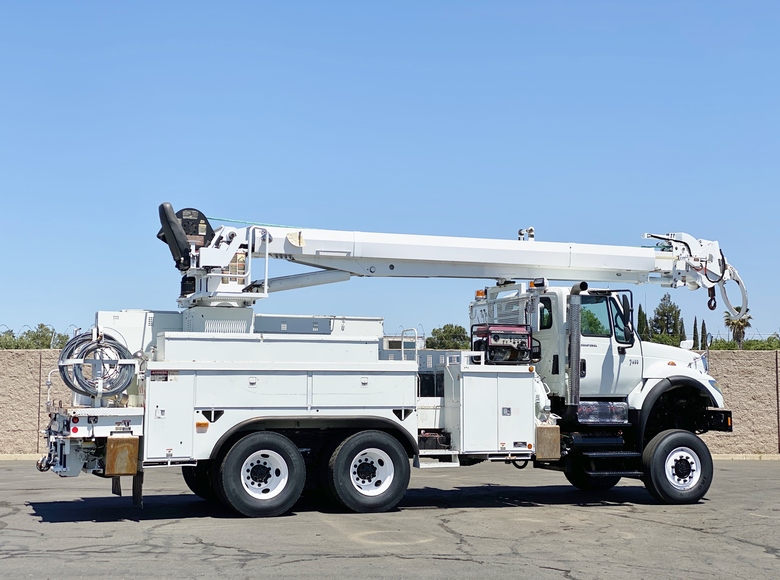 2007 International 7600 6x6 Altec D3060ATR Pole Setter Truck