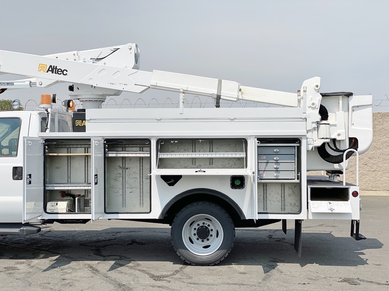 2009 Ford F550 XL SD Altec AT37G Articulating Bucket Truck